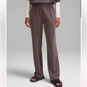 Lululemon Softstreme High-Rise Pant
Regular